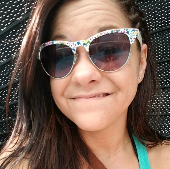 Meet your Posher, Amber - Picture 1 of 1